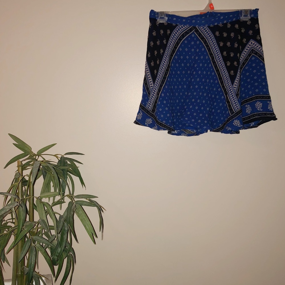 Pattern flowy mini skirt - Picture 2 of 5
